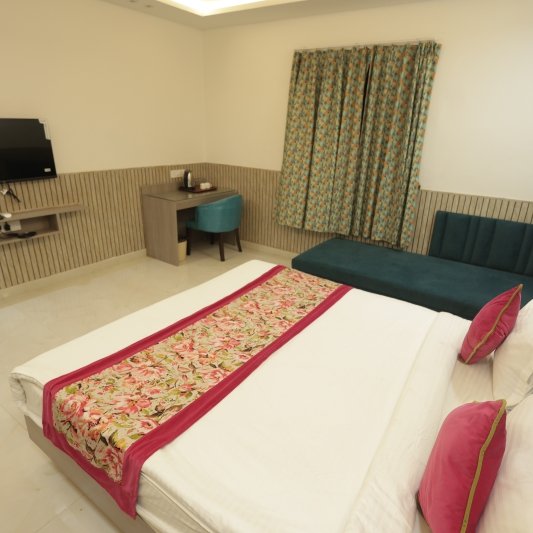 Executive Grand